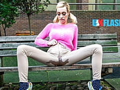 Britannique, Bus, Exhib, Hd, Pigtail, Pisser, Public, Solo