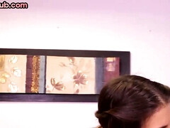 18 jaar, Enthousiasteling, Grote lul, Handbeurt, Masseren, Natuurlijke tieten, Tiener, Tieten likken