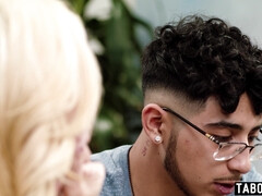 Grote mammen, Rondborstig, Gezin, Hd, Rijpe lesbienne, Moeder die ik wil neuken, Stiefmoeder, Taboe