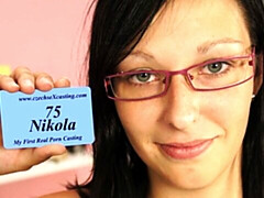 18 jaar, Grote kont, Grote lul, Grote mammen, Pijpbeurt, Bruinharig, Mager, Tiener