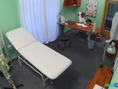 Blasen, Hundestellung, Lecken, Krankenschwester, Büro, Pov, Muschi, Uniform