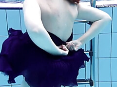 18 jahre, Braunhaarige, Fetisch, Hd, Pool, Öffentlich, Solo, Unter wasser