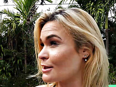 Culo, Bikini, Rubia, Maduro, Al aire libre, Piscina, Coño, Tatuaje