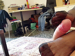 Grosser schwanz, Füsse, Fussjob, Masturbation, Strümpfe