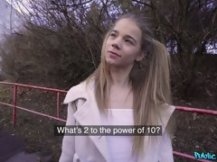 Enthousiasteling, Blond, Lul, Kokhalzen, Natuurlijke tieten, Openbaar, Kort haar, Sokken