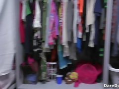Grosser arsch, Blondine, Aufs gesicht abspritzen, Gruppe, Lesbisch, Piercing, Rasiert, Tätowierung