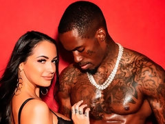 Gros seins, Sucer une bite, Brunette brune, En levrette, Branlette thaïlandaise, Interracial, Chatte, Rasée