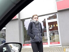 Gros cul, Grosse bite, Gros seins, Sucer une bite, Brunette brune, En levrette, De plein air, Adolescente