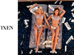 Gros cul, Blonde, Sucer une bite, En levrette, 2 femmes 1 homme, Branlette thaïlandaise, Adolescente, Nénés