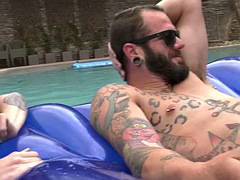 Nana, Beauté, Bisexuelle, Double pénétration, Interracial, De plein air, Piscine, Plan cul à trois