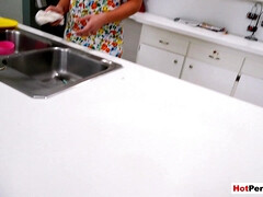 Braunhaarige, Geile alte tussi, Familie, Fingern, Milf, Mutti, Natürlich, Natürlichen titten