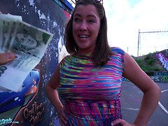 Sucer une bite, Tir de sperme, En levrette, Robe, Argent, Pov, Public, Rasée