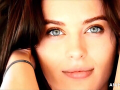 Kont, Grote kont, Bruinharig, Masturbatie, Kut duiken, Alleen, Tieten likken, Speelgoed