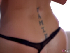 Grosse titten, Blondine, Blasen, Britisch, Lecken, Piercing, Muschi