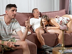 18 jaar, Grote kont, Grote lul, Pijpbeurt, Hondjeshouding, Natuurlijke tieten, Tiener, Tieten likken