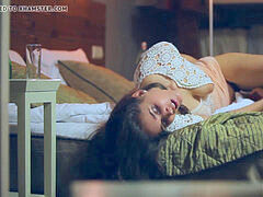 Morena, Europeo, Penetracion con dedos, Masturbación, Madres para coger, Pezones, Orgasmo