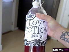 フェラチオ, 女 人男 人, Hd, 淫乱熟女, 小柄, 義母, ティーン, 三人