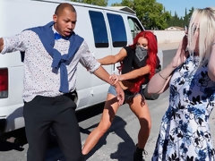 デカ尻, デカパイ, バイセクシャル, フェラチオ, 手コキする, なめる, オマンコ, 三人