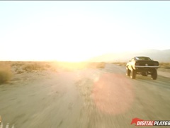 Grosser schwanz, Braunhaarige, Auto, Paar, Hundestellung, Europäisch, Freundin, Titten