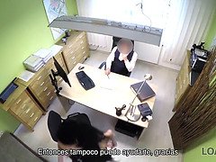 Loan4k. chica rusa monta la polla de un agente de préstamos en su oficina