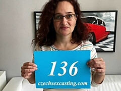 Gros cul, Grosse bite, Gros seins, Sucer une bite, Brunette brune, En levrette, Mature