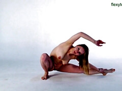 Blonde, Brunette brune, Femelle, Hd, Nue  à poil, Nue, Solo, Nénés