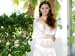 Bruinharig, Schattig, Vingeren, Masturbatie, Natuurlijke tieten, Buiten, Alleen, Tieten likken