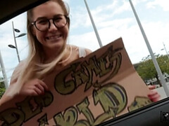 Blonde, En levrette, Faciale, Lunettes, Seins naturels, Orgasme, Pov, Nénés