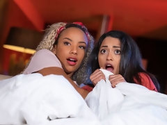 Culo, Morena, Ébano, Penetracion con dedos, Besar, Lesbiana, Coño, Adolescente