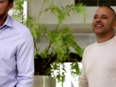 In den arsch, Aus dem arsch in den mund, Blasen, Aufs gesicht abspritzen, Fingern, Hd, Natürlichen titten, Flotter dreier