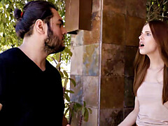 18 ans, Tromperie, Embrassement, Masturbation, De plein air, Jupe, Adolescente, Nénés