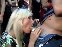 Homme nu et filles habillées, Groupe, Hd, Interracial, Lesbienne, Lingerie, Mère que j'aimerais baiser, Jarretelles