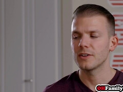 18 ans, Sucer une bite, Queue, Le plan cul à quatre, Groupe, Actrice du porno, Suçant, Nénés