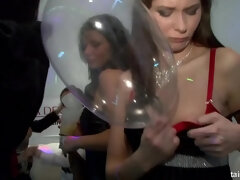 Tussi, Verrückt, Gruppe, Handjob, Hardcore, Party, Öffentlich, Titten