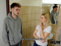 Gehörnter ehemann, Tschechisch, Schmutzig, Pov, Muschi, Rasiert, Sohn, Toilette