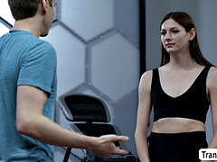 In den arsch, Arschlecken, Grosser arsch, Grosse titten, Braunhaarige, Handjob, Transfrau, Tätowierung