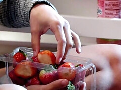 Comida, Cocina, Lamidas, Tetas naturales, Perforación, Coño, Tatuaje, Tetas