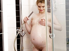 Gros cul, Doigter, Masturbation, Seins naturels, Piscine, Solo, Dénudage, Adolescente