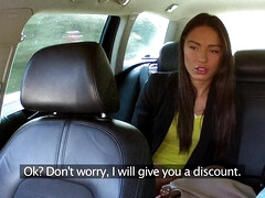 Amateur, Sucer une bite, Brunette brune, Voiture, En levrette, De plein air, Réalité