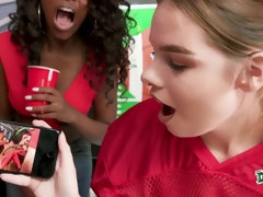 Жопа, Общежитие, Две девушки, Пальцем, Мастурбация, Киски, Реалити, Втроем