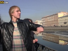 Сперма на лице, Лизание