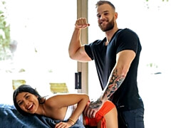 18 jaar, Grote kont, Pijpbeurt, Bruinharig, Hondjeshouding, Natuurlijke tieten, Tiener, Tieten likken