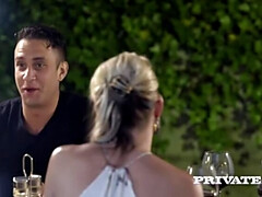 デカパイ, ブロンド, 顔射, ドイツ人, Hd, 下着, 淫乱熟女, 三人