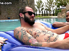 18 jahre, In den arsch, Bikini, Blasen, Im freien, Pool, Tätowierung, Jungendliche (18+)