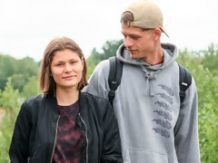 Blonde, Sucer une bite, Branlette thaïlandaise, Embrassement, Léchez, De plein air, Chatte, Adolescente