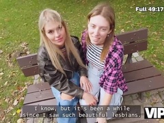 Gehörnter ehemann, Freundin, Hardcore, Hd, Lesbisch, Natürlichen titten, Pov, Titten