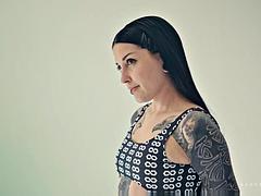 Schwarz, Blasen, Braunhaarige, Schwarz, Gruppensex, Gruppe, Handjob