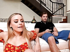 お尻, ブロンド, フェラチオ, 口内発射, イく瞬間, なめる, ストリッピング, タトゥー