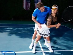 In den arsch, Arsch, Blasen, Hundestellung, Fingern, Höschen, Tätowierung, Titten