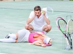 Anal, Gros cul, Sucer une bite, En levrette, Branlette thaïlandaise, Embrassement, Masturbation, Jupe